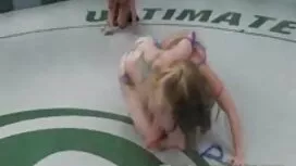 Una bella bruna con  ...