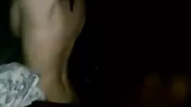 Giovane ragazzo scop ...