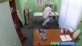 Tizio a cavallo di u ...