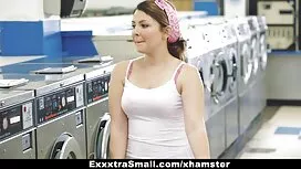 Una bruna piuttosto  ...