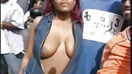 L'uomo lecca la vagi ...