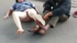 Una giovane video ha ...