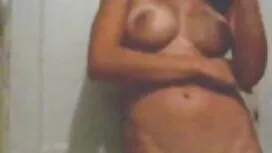 Una donna asiatica c ...