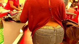 Tiffany Monroe prend ...